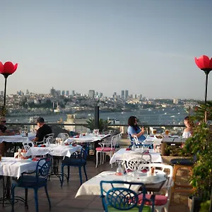 Hotel Raymond Old City